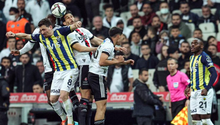 Beşiktaş-Fenerbahçe derbilerinde kartlar havada uçuşuyor