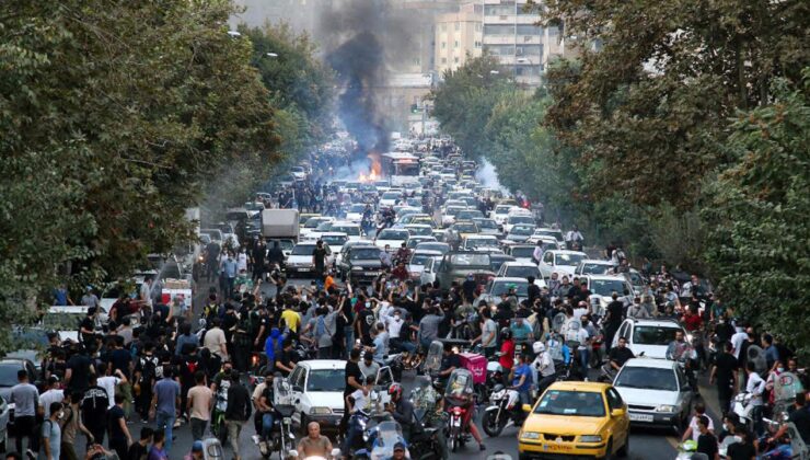 İran Cumhurbaşkanı Reisi: Eleştiri ve protesto ile kargaşa ve kaos arasındaki sınır belirlenmelidir