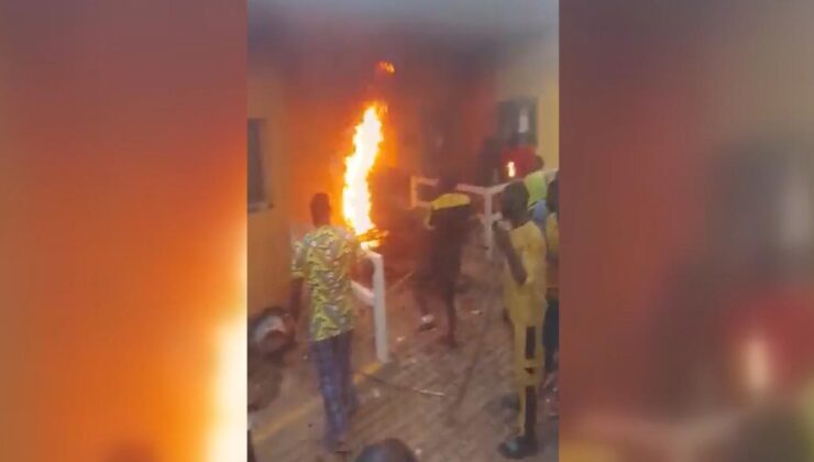 Burkina Faso’da göstericiler Fransız Büyükelçiliğine saldırdı