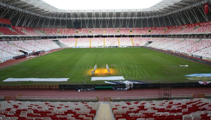 Sivas 4 Eylül Stadyumu’nun zemininde inceleme yapıldı