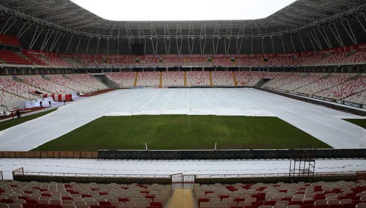 Sivas 4 Eylül Stadyumu’nun zemininde inceleme yapıldı