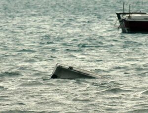 Tunus açıklarında göçmen teknesi battı: 5 ölü, 28 kayıp