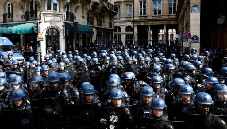 Fransa, yarınki kitlesel protestolara ülke dışından katılıma karşı harekete geçti