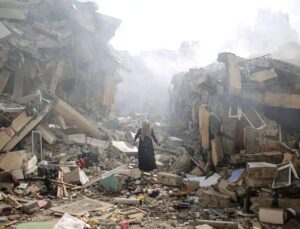 İsrail ordusunun Gazze’ye düzenlediği hava saldırısında 8 sivil öldü